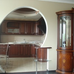 design della cucina con interni ad arco