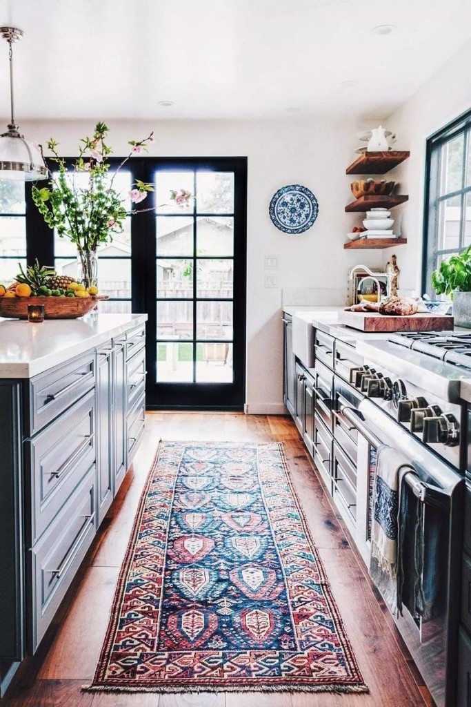 Tapis long dans la zone de travail de la cuisine