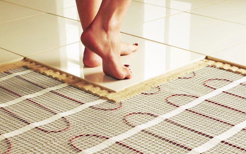 Plancher chauffant électrique dans la salle de bain