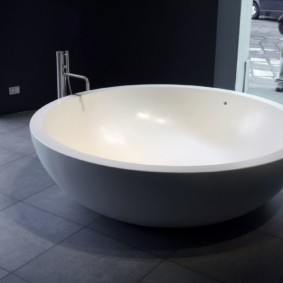 Baignoire ronde blanche