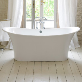 Baignoire ovale au plancher