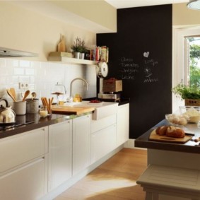 Cucina lineare in stile moderno