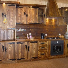 Cucina lineare in legno massello