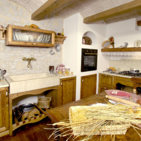 Interiore della cucina in una casa rustica