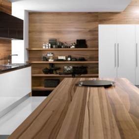 Surfaces en bois dans une cuisine moderne