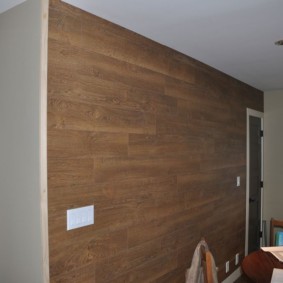 Decorazione murale con pannelli laminati