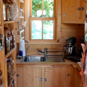 Cuisine en bois dans une maison de campagne