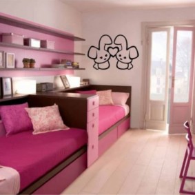 Chambre rose pour soeurs