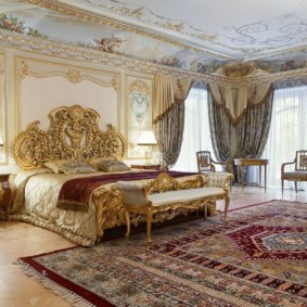 Grande chambre dans une maison privée