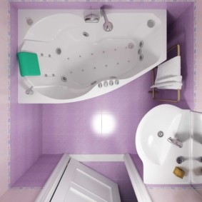 Carreaux lilas sur le sol de la salle de bain