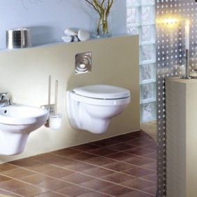 installation de toilettes intérieur