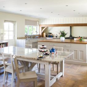 cuisine dans une photo d'intérieur de maison en bois