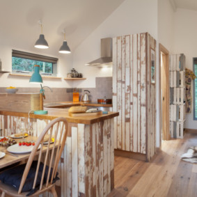 cuisine dans une maison en bois