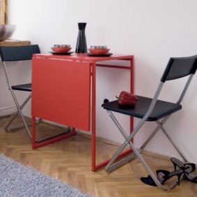 Table pliante compacte