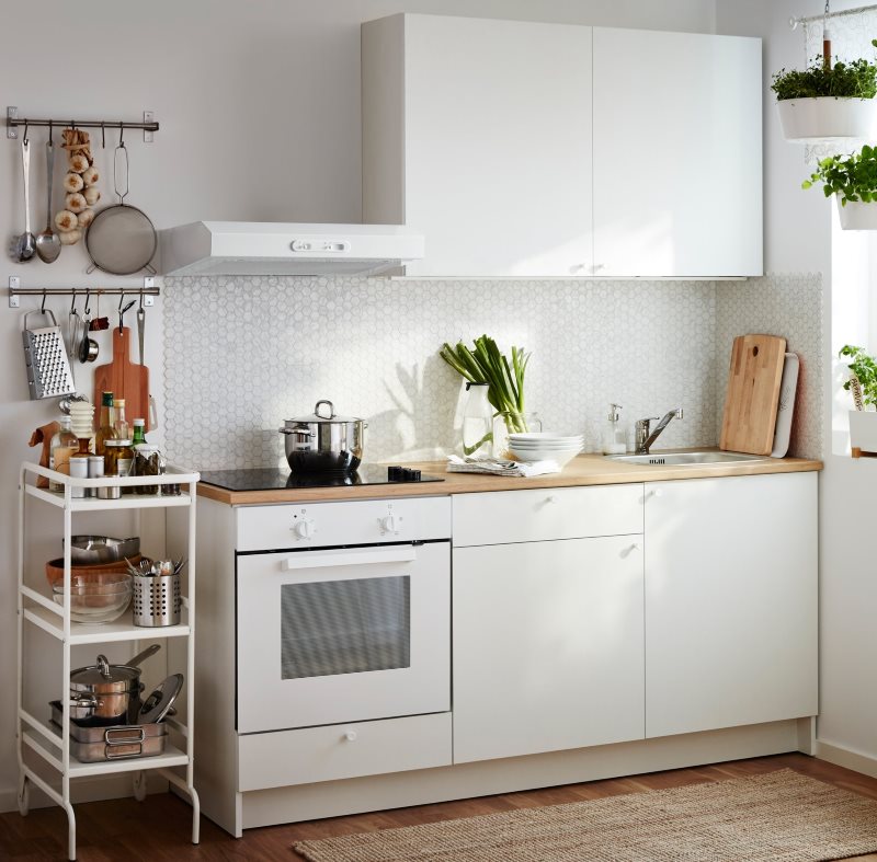 Cucina bianca lineare in stile moderno