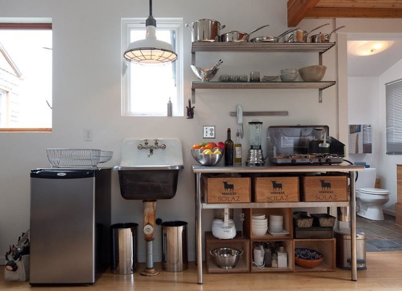 Mini cucina all'interno di una casa di campagna