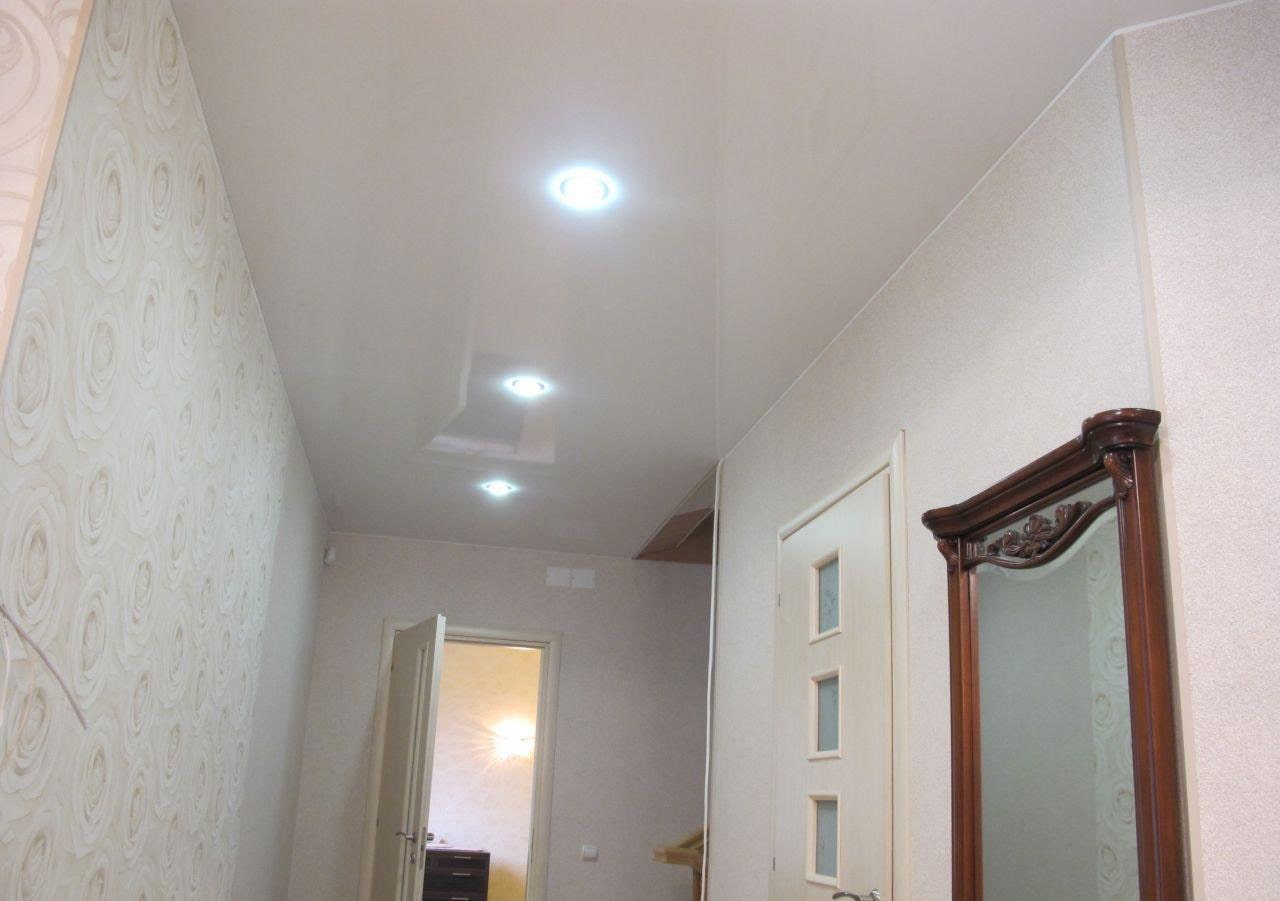 plafond tendu dans le couloir types de conception