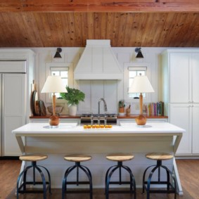 petite cuisine dans une maison en bois