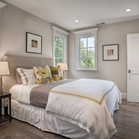 bedroom with window bed arrangement