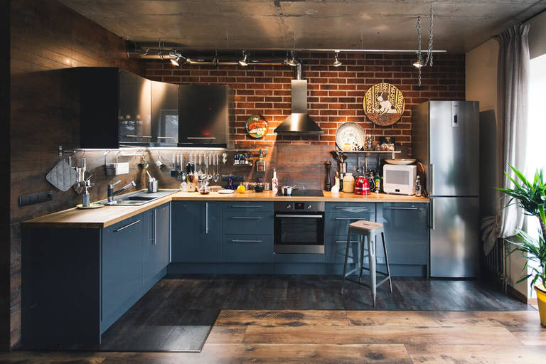 disposizione dei mobili e degli elettrodomestici nella decorazione fotografica della cucina