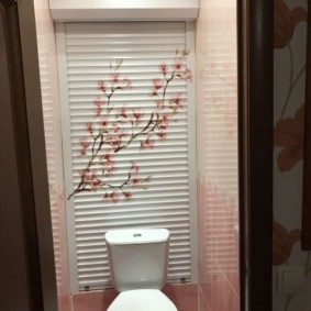 volets roulants dans les toilettes photo espèces