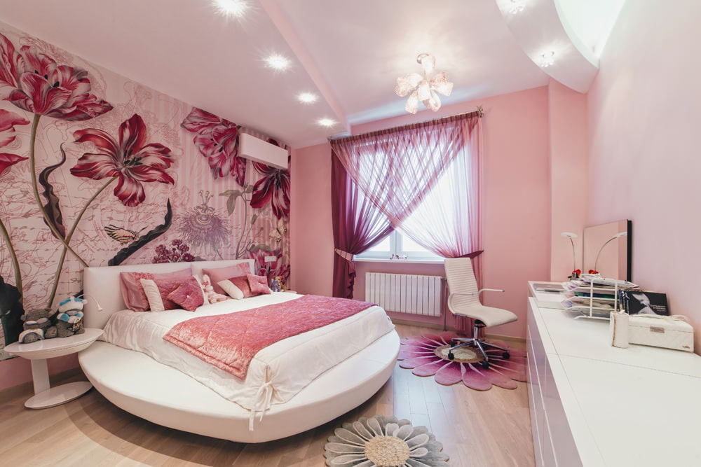 Lit rond dans la chambre rose