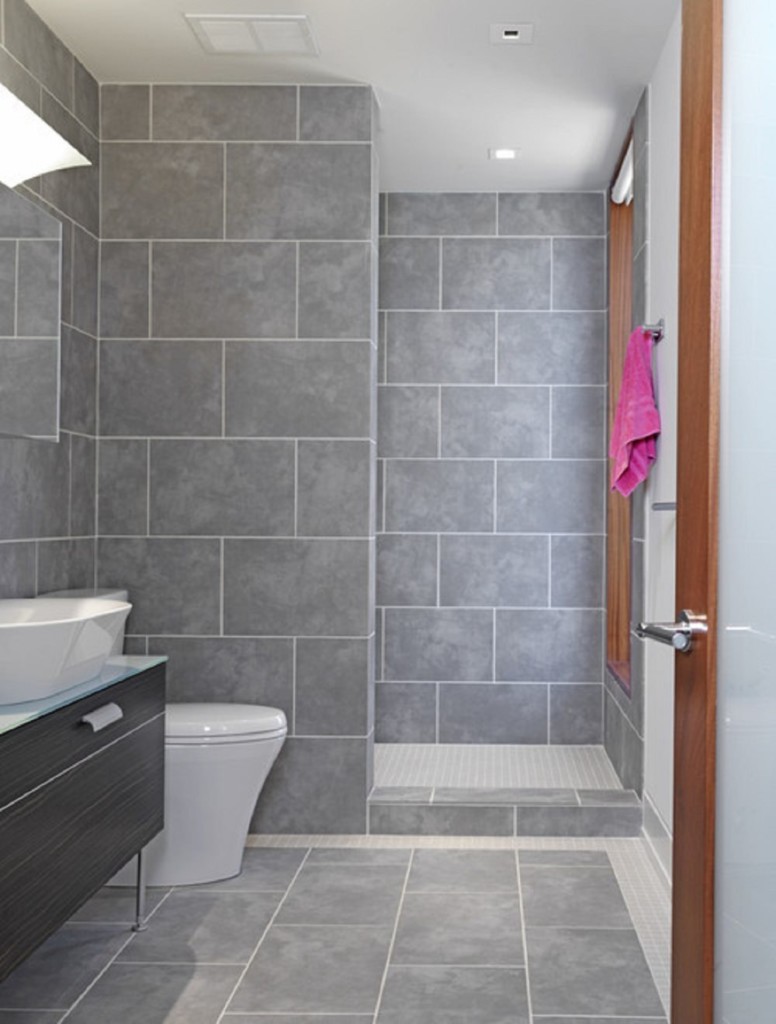 Colore grigio all'interno del bagno con doccia