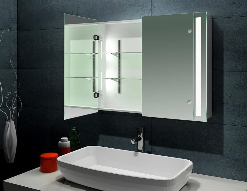 Conception de salle de bain avec armoire miroir