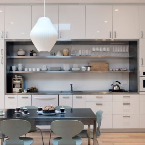 armoires au plafond dans un design photo de cuisine moderne