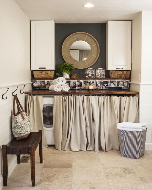 Modern bathroom with a curtain