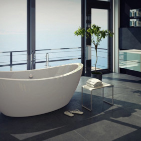 Large bathroom with sea view