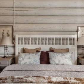 Décor d'une chambre dans une maison en bois