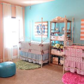 Chambre d'enfants pour deux tout-petits