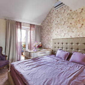 Textile lilas dans la chambre