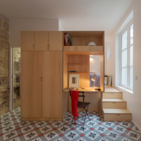 Meubles d'armoire dans un petit appartement