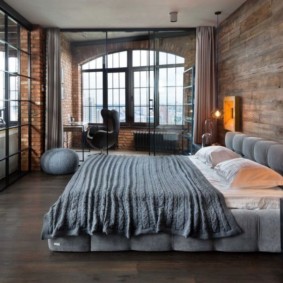 Chambre spacieuse de style loft