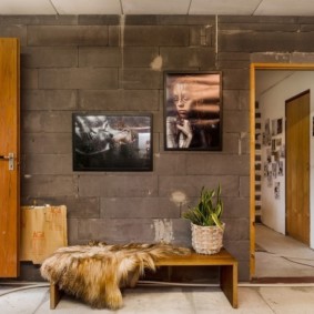 Wall of cinder blocks in the interior of the hallway