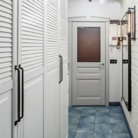 Sliding cabinet doors in the hallway