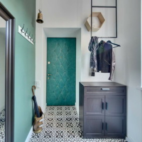 Ceramic tiles with patterns on the corridor floor