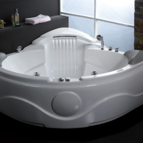 Modern bathtub na may hydromassage