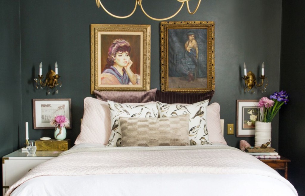 Décoration murale sur le lit avec des peintures avec des portraits