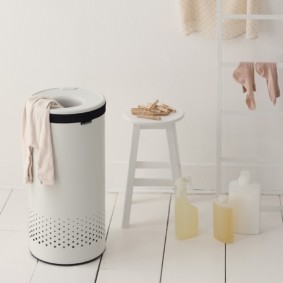 idées de panier à linge dans la salle de bain