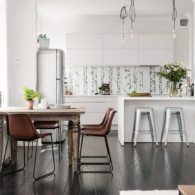 cucina con design a pavimento scuro