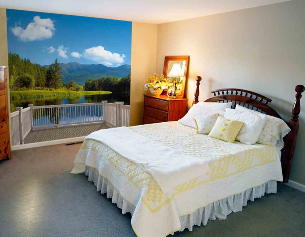 Petite chambre avec de belles peintures murales