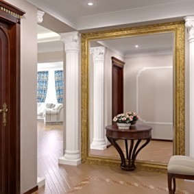 wall mirror in the hallway interior ideas