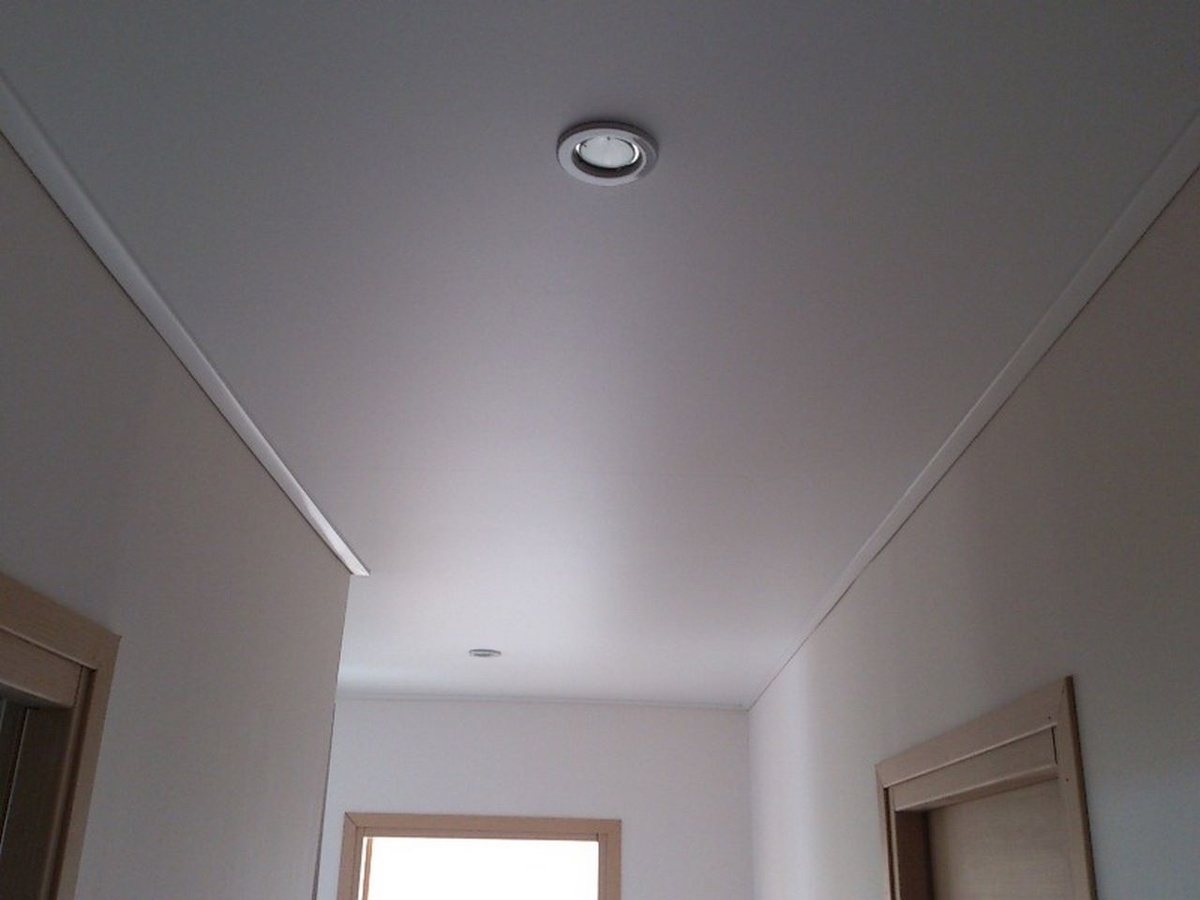 opzioni di decorazione del soffitto teso