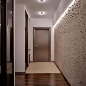 wallpaper for the corridor with dark doors design ideas