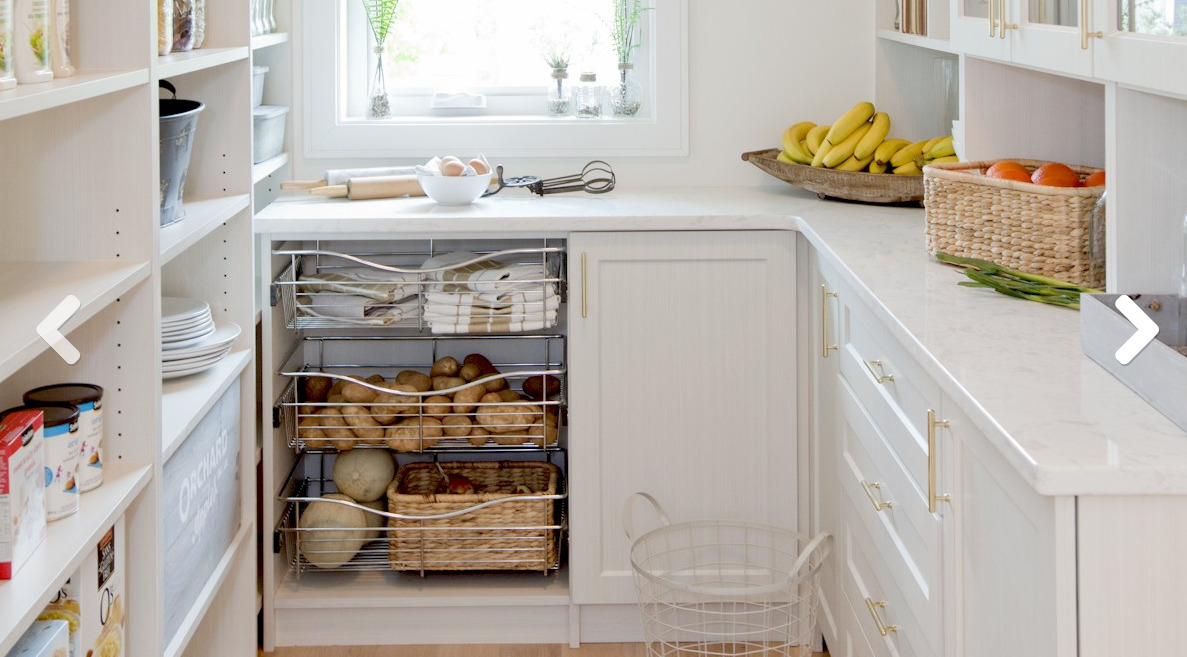 organizzazione dello spazio nella foto della cucina