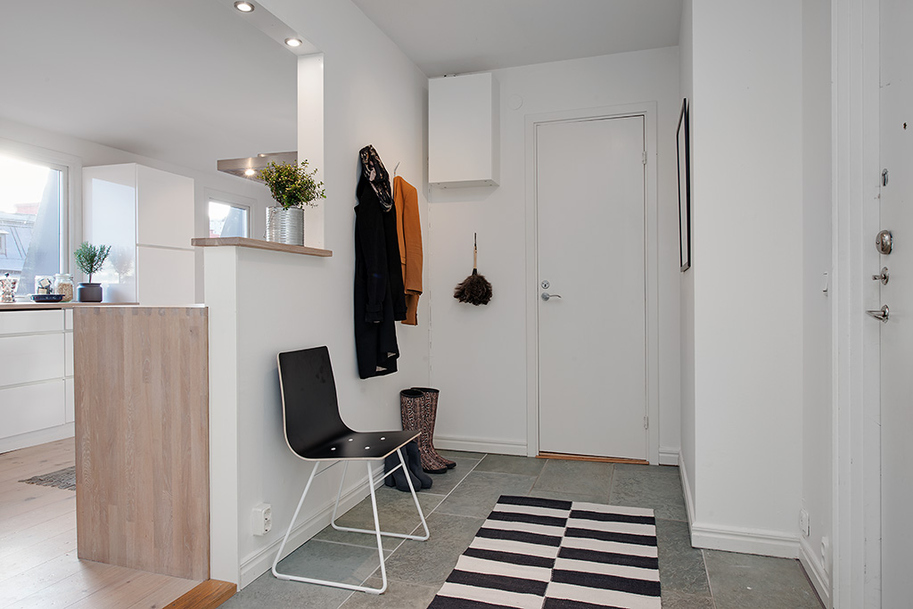 White scandinavian style hallway walls