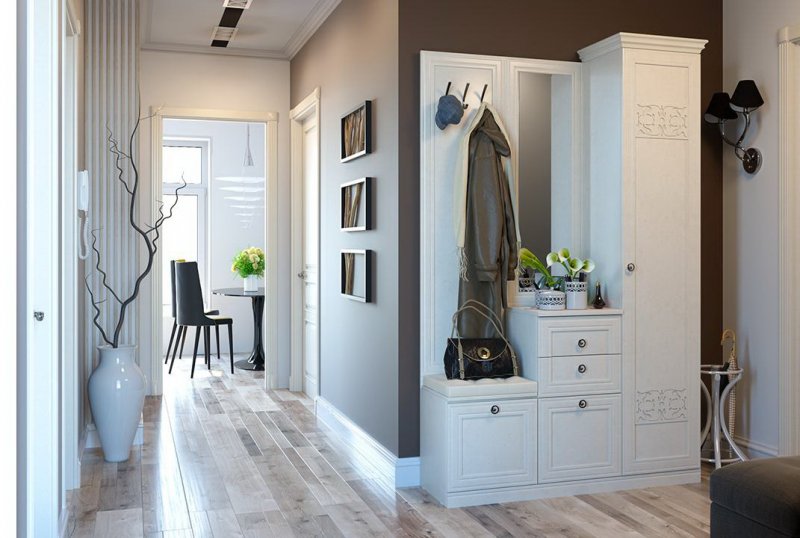 classic style small entrance hall